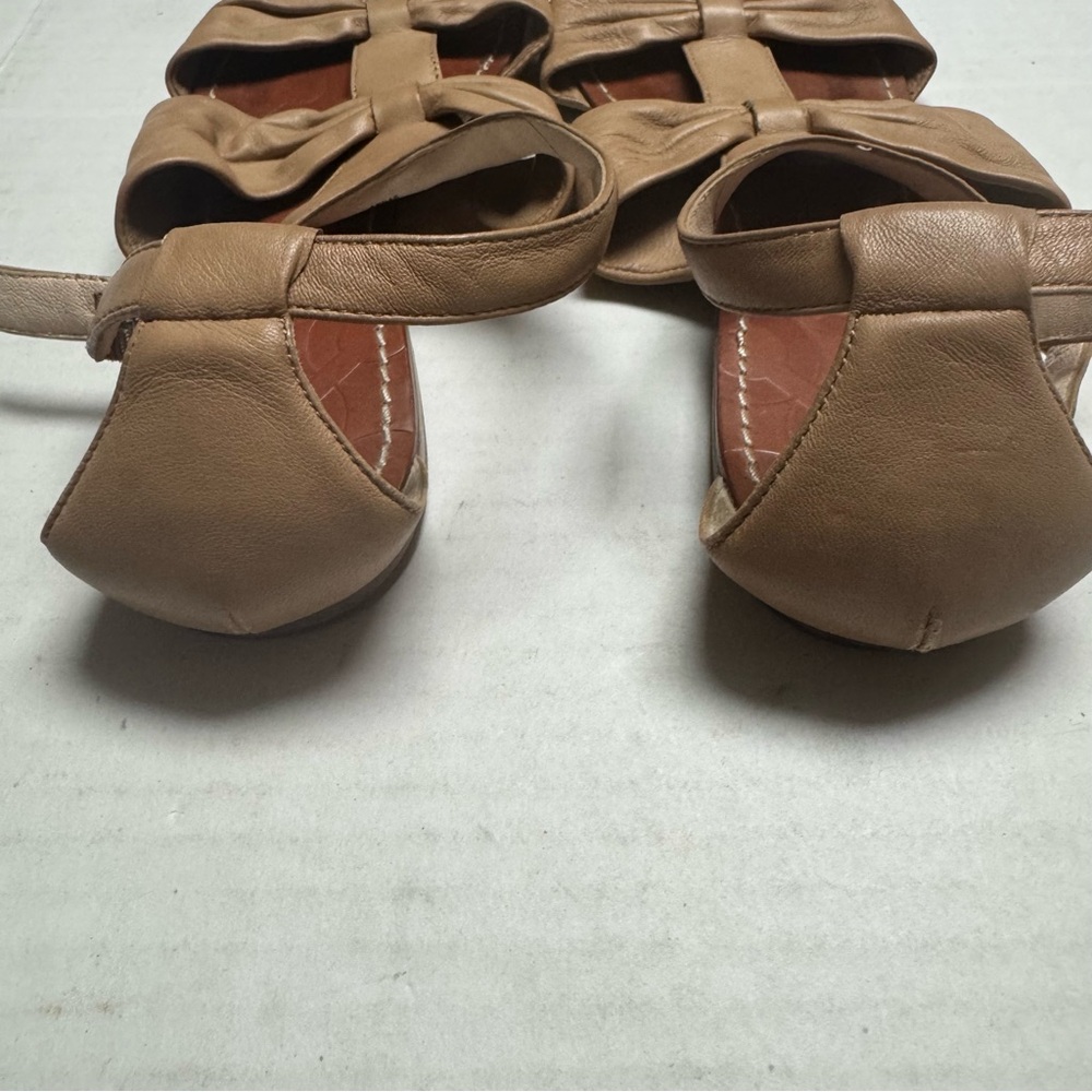 Coach Tracy Bow Leather Sandals In Camel (Tan) Size: 8B - Picture 4 of 10
